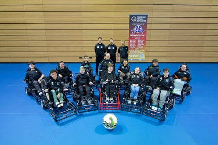 Mannschaftsfoto der deutschen Powerchair Football Nationalmannschaft. Foto: Stefan Wicklein