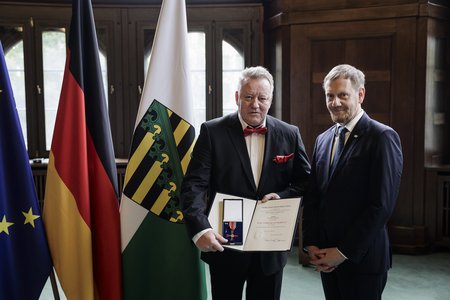 Ministerpräsident Kretschmer überreicht Verdienstorden der Bundesrepublik Deutschland - Clemens Kraus (Hoyerswerda)