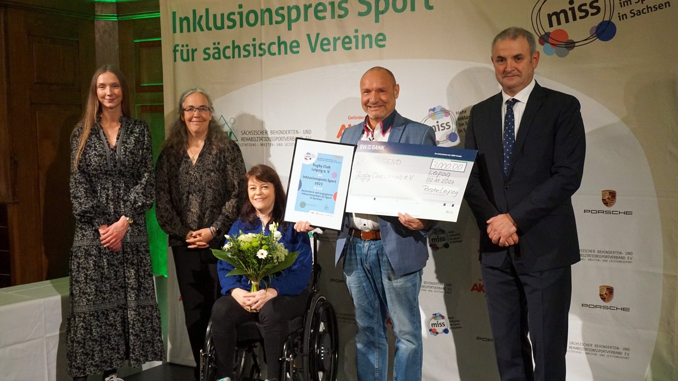  vlnr.: Jurymitglied Natalie Rosanski (Porsche Leipzig GmbH), Jurymitglied Simone Zimmermann (Vizepräsidentin SBV), Franziska Wendl und Frank Urbansky (beide Rugby Club Leipzig), Jurymitglied Michael Welsch (Sachsens Landesbeauftragter für Inklusion der Menschen mit Behinderungen) 