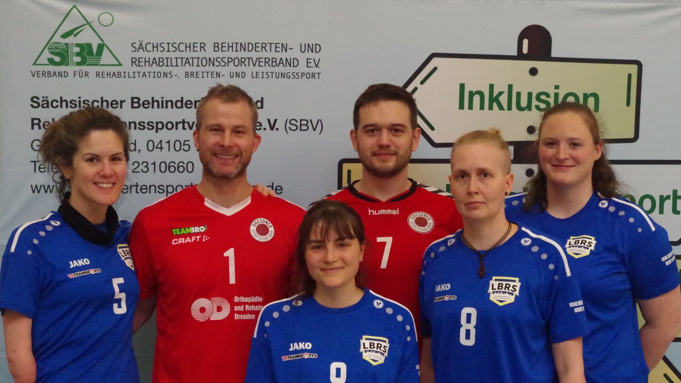 Die sächsischen Nationalspieler und Nationalspielerinnen im Sitzvolleyball (v.l.n.r.): Michelle Schiffler, Alexander Schiffler, Lena Talabudzinow, Florian Singer, Josefine Seifert und Tanja Leistner. Foto: SBV 2023