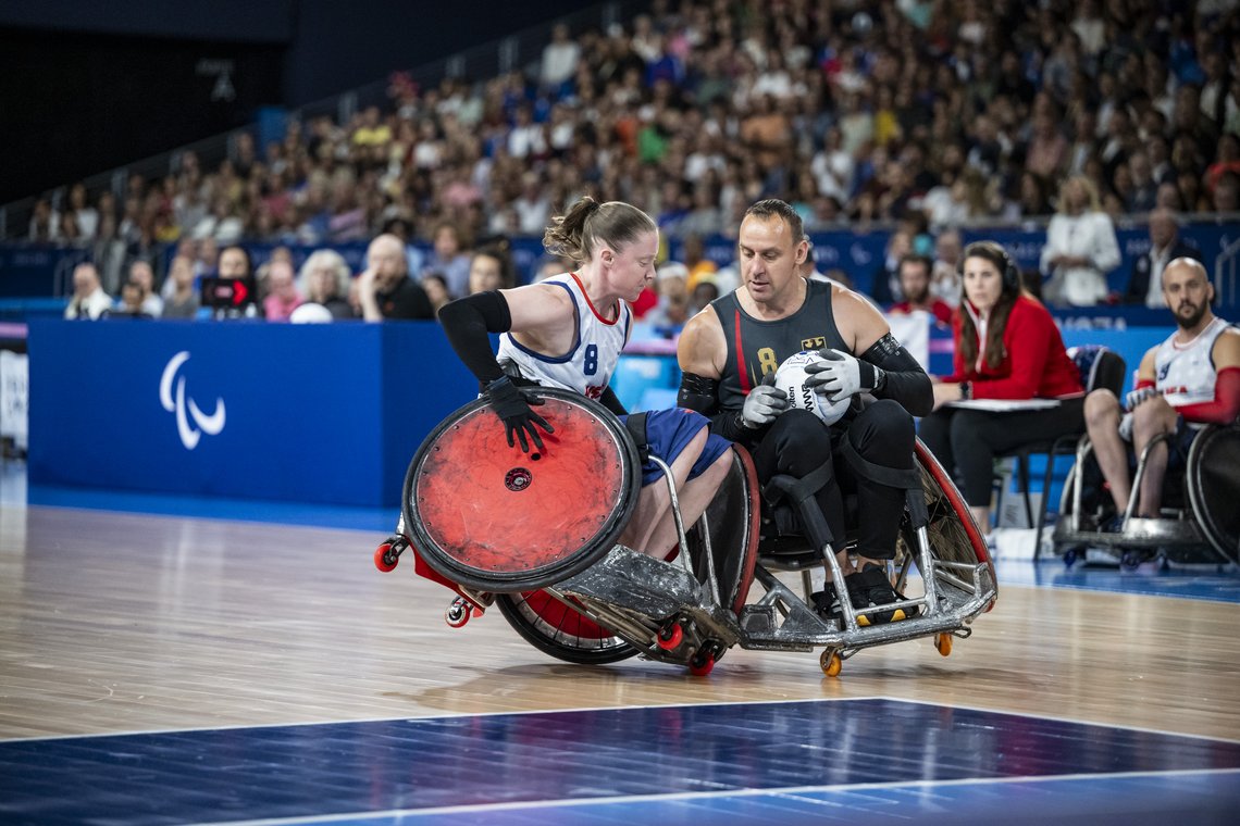 Rollstuhlrugby-Spieler Steffen Wecke ich Action; Foto: Kevin Voigt / DBS